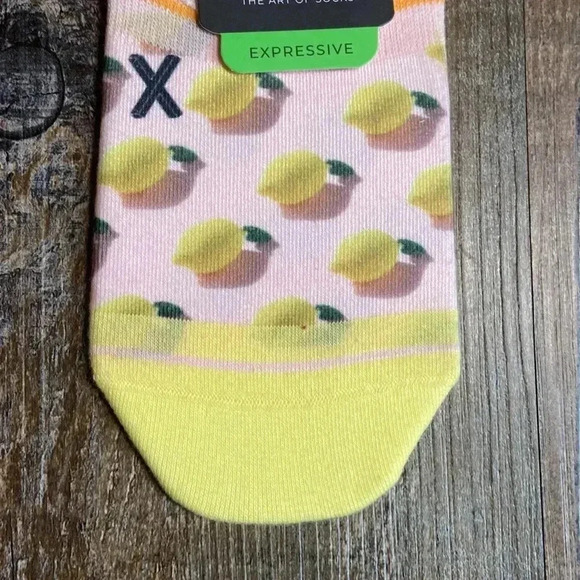 Xpooos | Lemon 🍋 Socks - Picture 3 of 4
